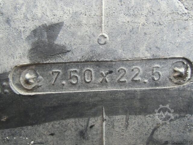 Rad mit Reifen  Kraanband