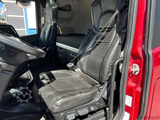 Standard tractor unit IVECO AS440S46T/P / Retarder / Leder