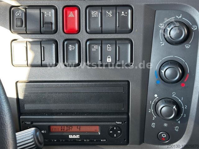 Curtain sider van DAF LF 210 4x2 Pritsche+Plane, Ladebordwand 7,5 t.