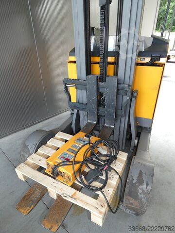 Schubmaststapler Jungheinrich ETV C 16
