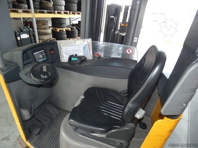 Schubmaststapler Jungheinrich ETV C 16
