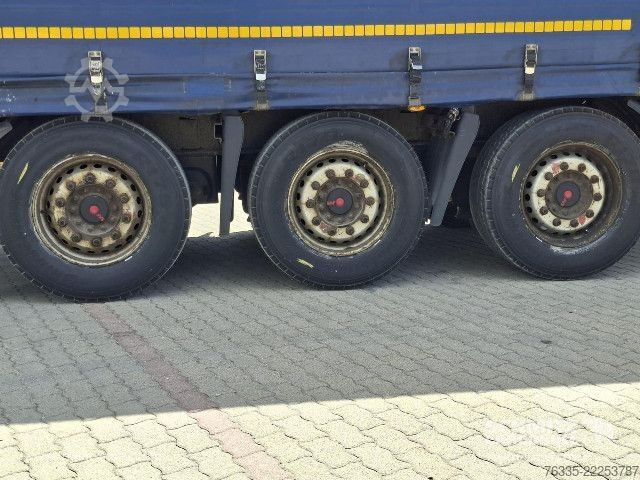 Open semitrailer with tarp Kögel Curtainsider Mega