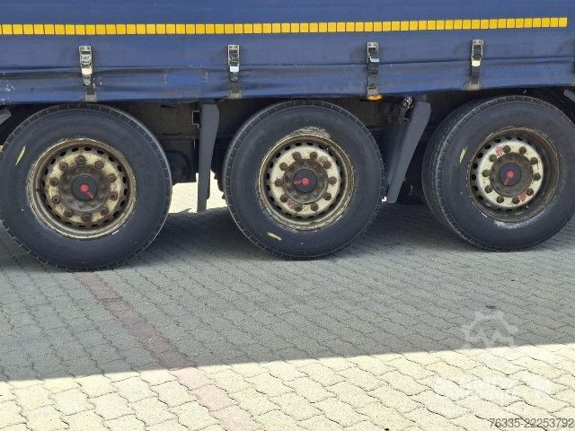 Open semitrailer with tarp Kögel Curtainsider Mega
