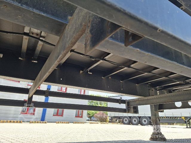 Open semitrailer with tarp Kögel Curtainsider Mega