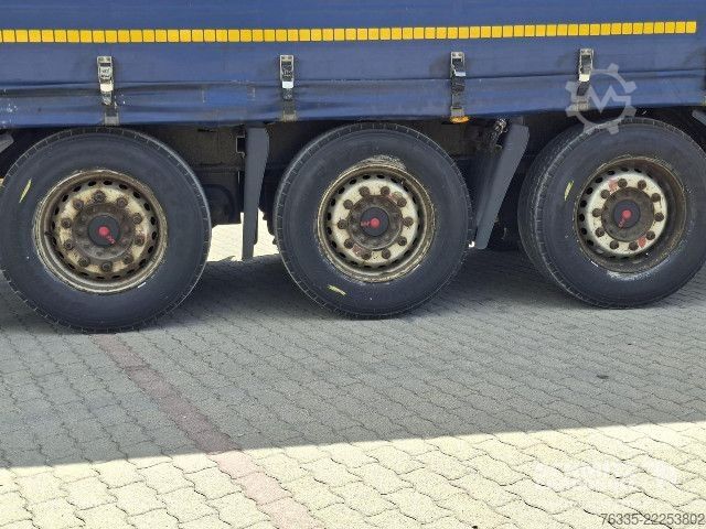 Open semitrailer with tarp Kögel Curtainsider Mega