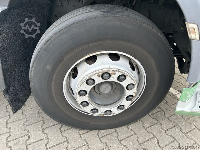 Standard tractor DAF CF 330 FT Sleeper Cab / 645 dkm / NL Truck