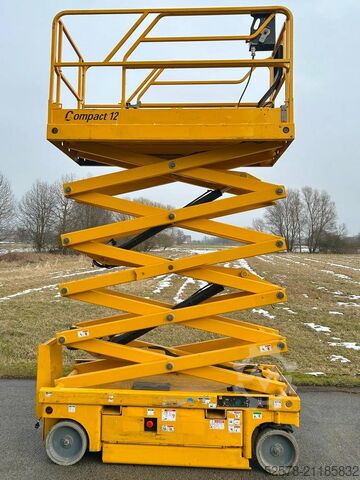 Scherenhebebühne Haulotte Compact 12