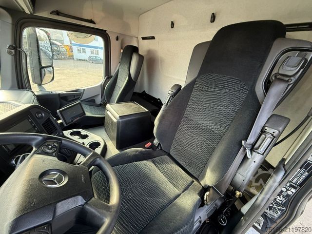 LKW mit Getränkeaufbau MERCEDES-BENZ ANTOS 2533 L Getränkekoffer 8,20 m LBW 2 T*LENK