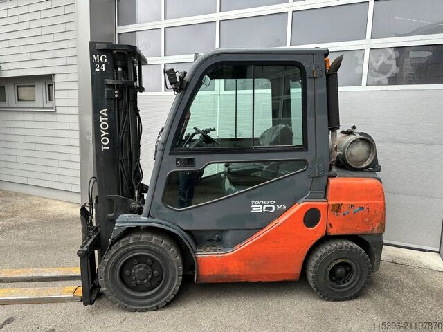 LPG Forklifts Toyota 02-8FGF30
