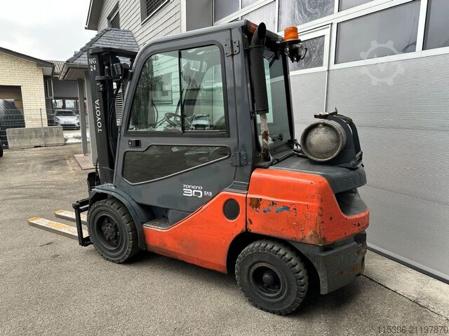 LPG Forklifts Toyota 02-8FGF30