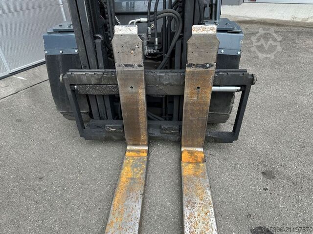 LPG Forklifts Toyota 02-8FGF30