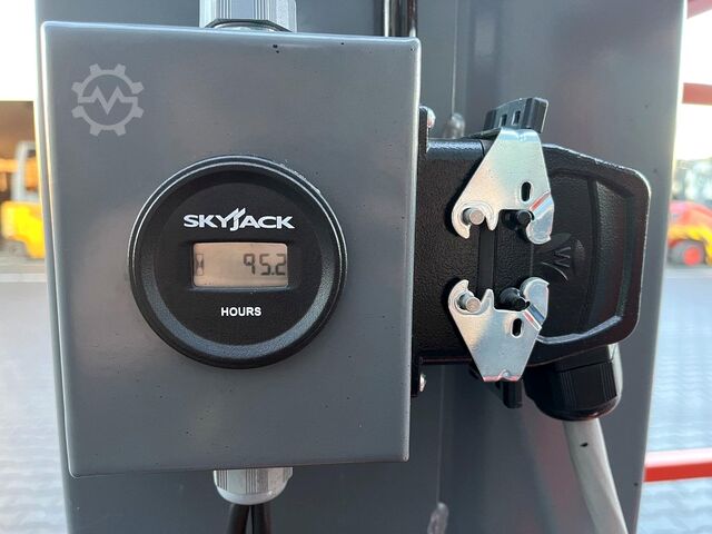 Telescopic work platform SKYJACK SJ 12