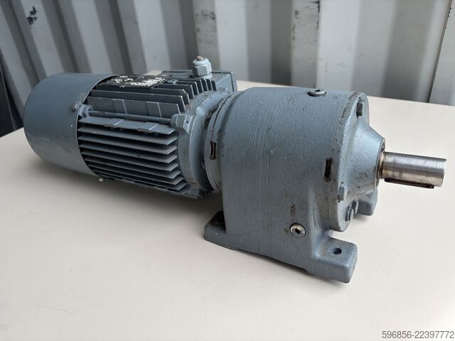SEW-EURODRIVE R40 DT80K4/BMG gear motor 0.55 kW 53 rpm Brake 230 V 3 Motoreduktor SEW-EURODRIVE R40 DT80K4/BMG 0,55 kW 53 obr./min Hamulec 230 V 3 Motoreduktor SEW-EURODRIVE R40 DT80K4/BMG 0,55 kW 53 obr./min Hamulec 230 V 3