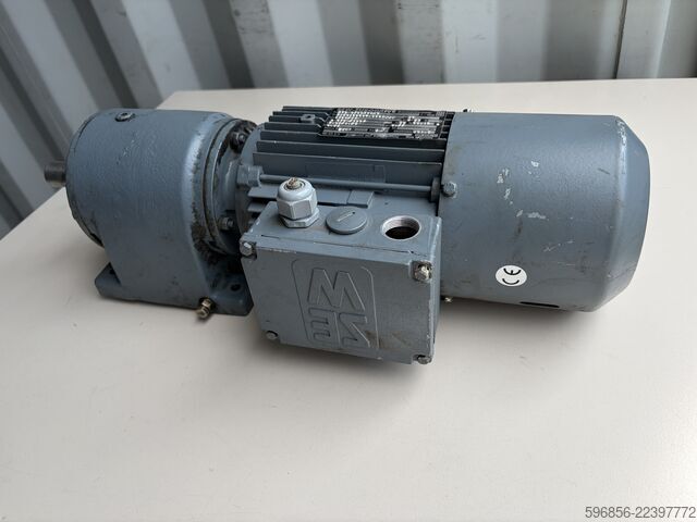SEW-EURODRIVE R40 DT80K4/BMG gear motor 0.55 kW 53 rpm Brake 230 V 3 Motoreduktor SEW-EURODRIVE R40 DT80K4/BMG 0,55 kW 53 obr./min Hamulec 230 V 3 Motoreduktor SEW-EURODRIVE R40 DT80K4/BMG 0,55 kW 53 obr./min Hamulec 230 V 3