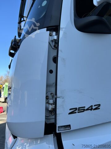 Standard-SZM Mercedes-Benz Actros 2542 Gigaspace / 199 dkm / 6x2 / NL Truc...
