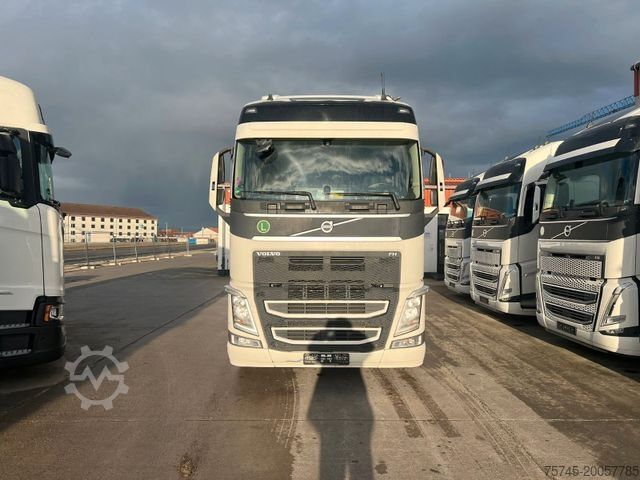 Standard tractor unit VOLVO FH 500 * GLOBETROTTER * 2x TANK *