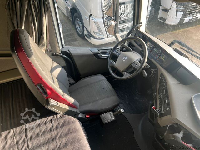 Standard tractor unit VOLVO FH 500 * GLOBETROTTER * 2x TANK *