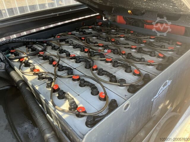 Electric 4-wheel forklift Linde E50HL-01