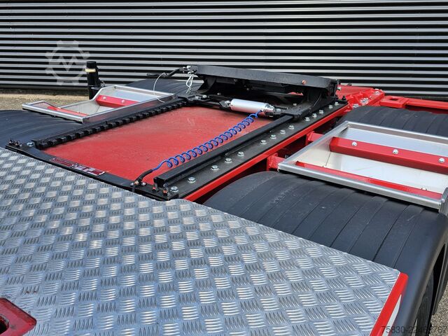 Standard-SZM Scania R590 V8 8x2 / HMF 9520 CRANE - JIB - WINCH / TR...