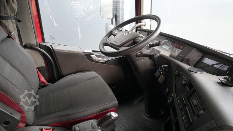Hazardous substances Volvo FH 420 ADR tractor unit