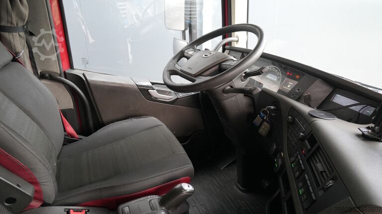 Hazardous substances Volvo FH 420 ADR tractor unit