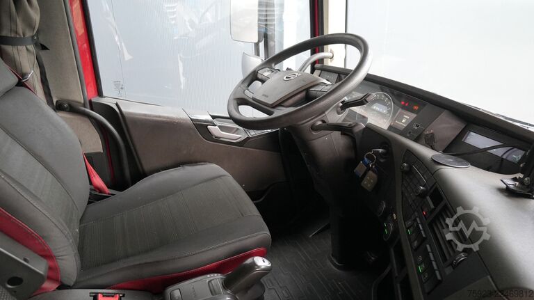 Hazardous substances Volvo FH 420 ADR tractor unit