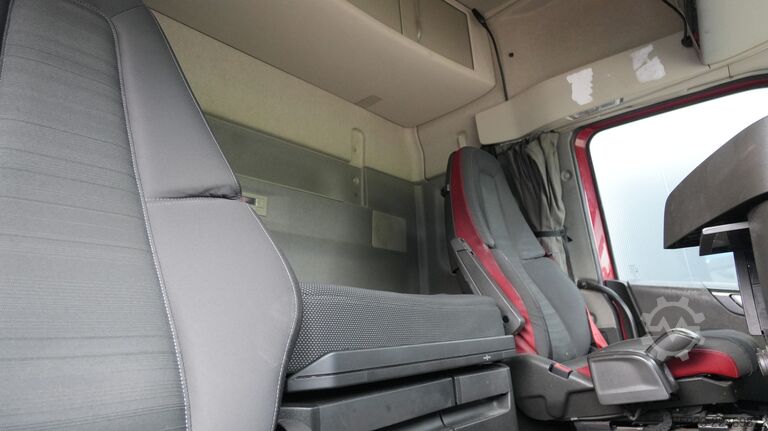Hazardous substances Volvo FH 420 ADR tractor unit