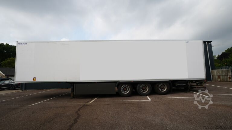 Refrigerated/frozen transport LAMBERET 3 Axle frigo trailer Carrier Vector 1950 Bi-Temp