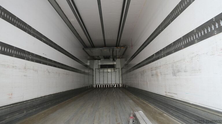 Refrigerated/frozen transport LAMBERET 3 Axle frigo trailer Carrier Vector 1950 Bi-Temp