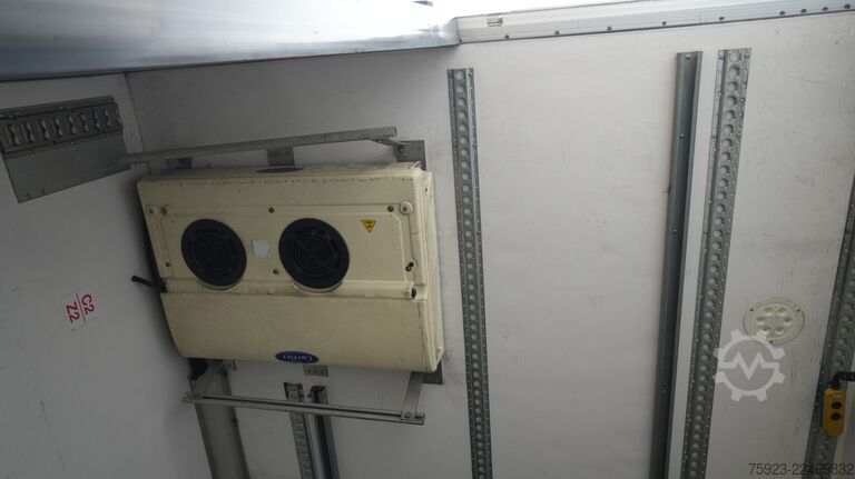 Refrigerated/frozen transport LAMBERET 3 Axle frigo trailer Carrier Vector 1950 Bi-Temp