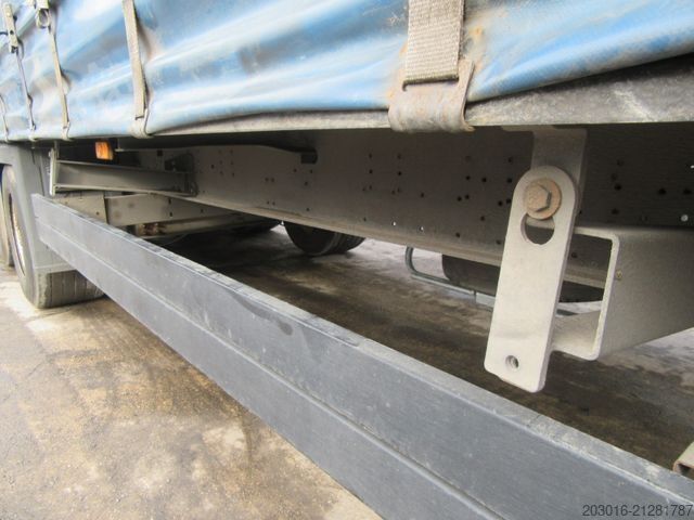 Open semitrailer with tarp SCHMITZ CARGOBULL MegaVarios verbreiterbar/auskurbelbar Ersatzrad