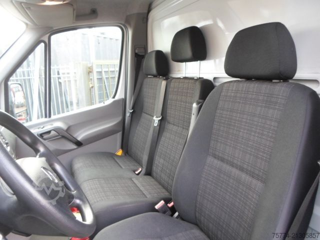 Transporter mit Koffer MERCEDES-BENZ 316 CDI/ Koffer/LBW. !!! KM 82000 !!!