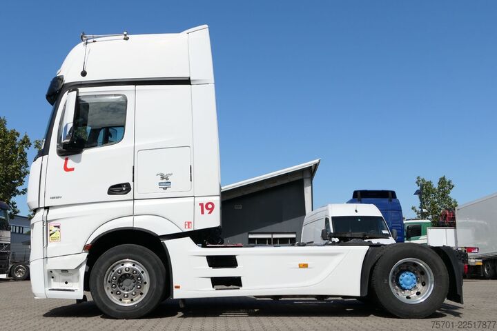 Standard tractor unit MERCEDES-BENZ Actros 1851 GigaSpace Retarder XL-Tank Euro 6