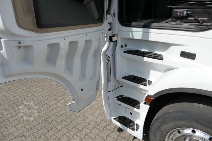 Standard tractor unit MERCEDES-BENZ Actros 1851 GigaSpace Retarder XL-Tank Euro 6