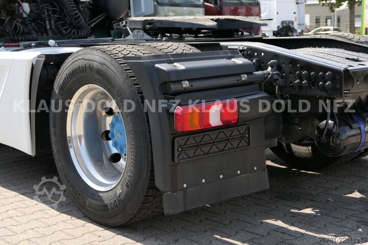 Standard tractor unit MERCEDES-BENZ Actros 1851 GigaSpace Retarder XL-Tank Euro 6