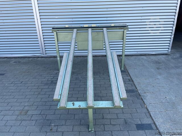 Assembly table  