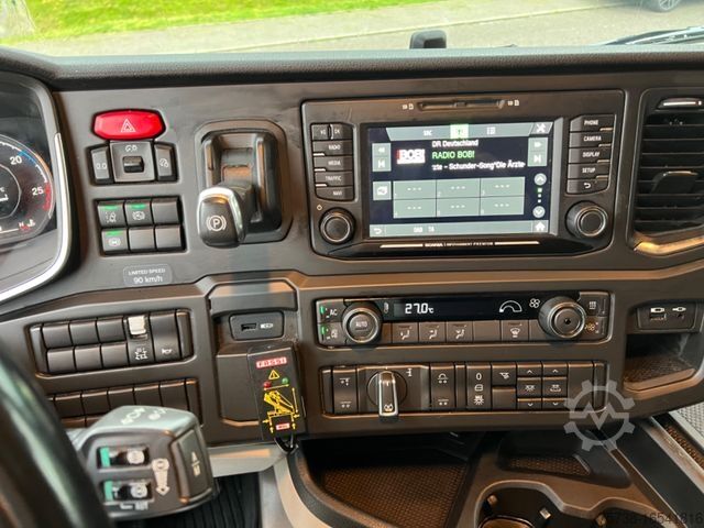 Autokran SCANIA R500 Baustoff /2-Seiten-Kipper/Kran Fassi 215