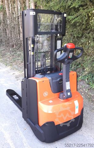 Manual stacker TOYOTA SWE 140 L