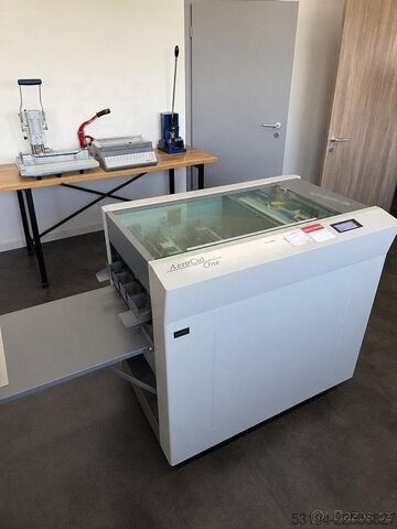 Uchida Aerocut ONE automatische Visitenkartenschneidemaschine  