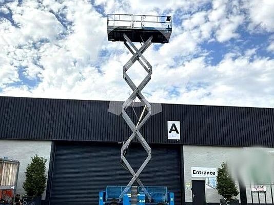 Lifting platform Genie GS 4390