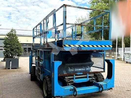 Lifting platform Genie GS 4390