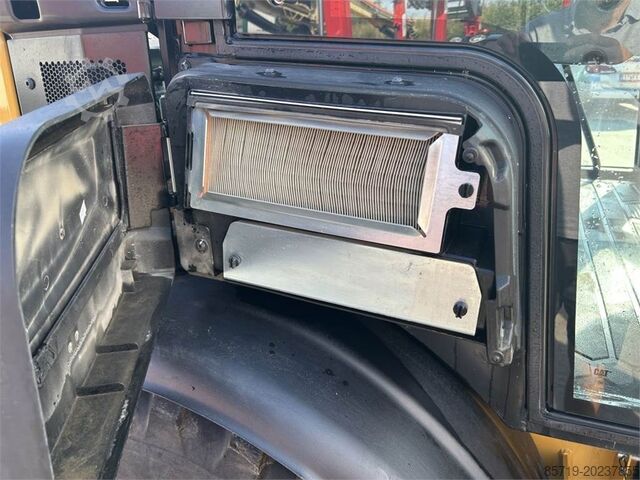 Loader CAT 906 (9145)