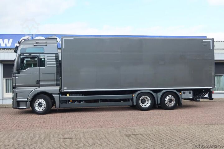 Box body MAN TGX 26.500 6x2 Bak + Klep 3000 KG, FULL AIR SUS...
