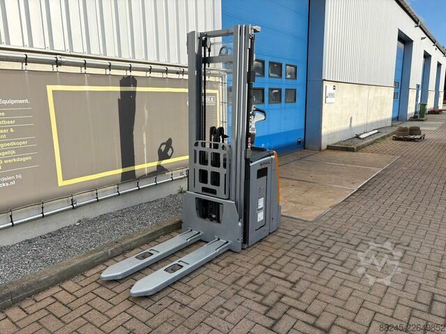 VS-23015 Electric triplex stacker Still 5016mm STILL EXV SF 14