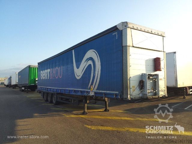 Open semitrailer with tarp Schmitz Cargobull Semitrailer Curtainsider Mega