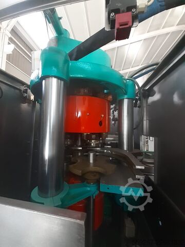 Can seamer with vacuum group CUOMO AGM4