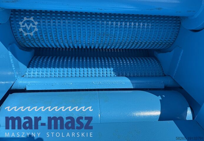 Holzhacker Schredder KLOCKNER 900×180 HS 4 WT z przenośnikiem łańcuchowym typu redler