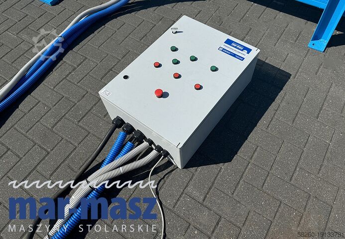 Holzhacker Schredder KLOCKNER 900×180 HS 4 WT z przenośnikiem łańcuchowym typu redler