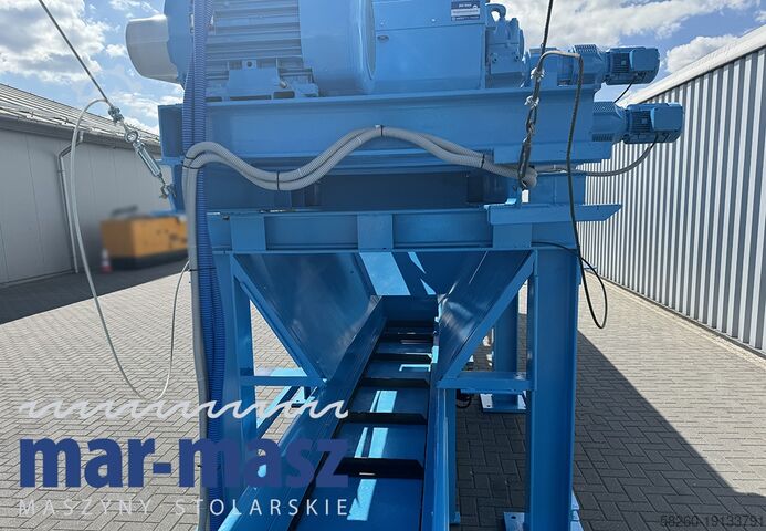 Holzhacker Schredder KLOCKNER 900×180 HS 4 WT z przenośnikiem łańcuchowym typu redler