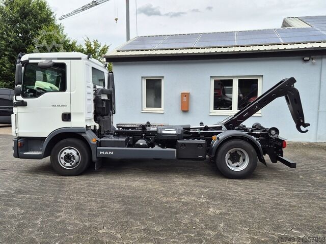 Abrollkipper man TGL 12.220 BL City Abrollkipper  2x AHK Euro 6